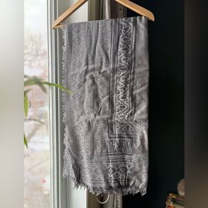 C’est Moi Gray Patterned Scarf